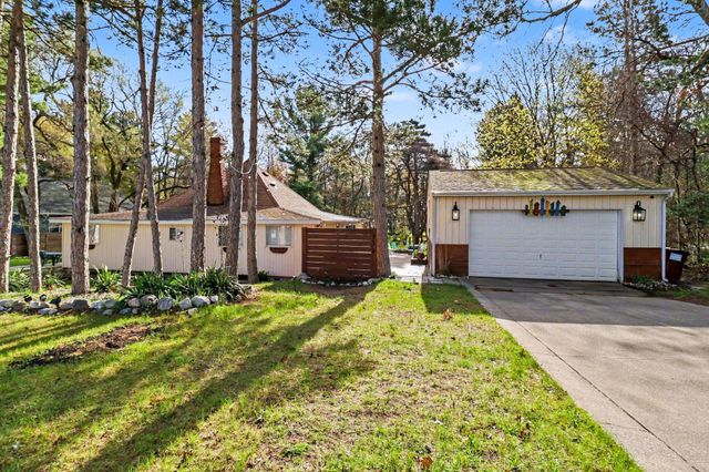 732 N 22nd Avenue, Golden Twp, MI 49436