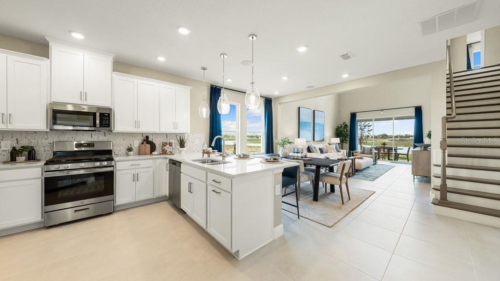 Image 8 of property listing at 755 STEEL DRIVE, Apollo Beach, FL 33572