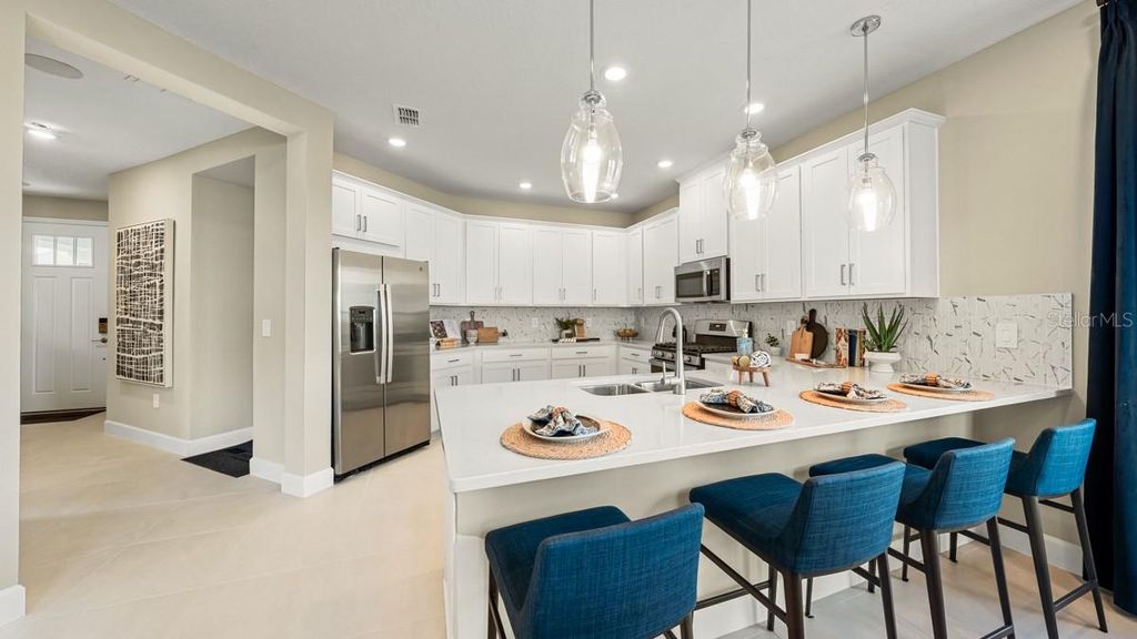 Image 9 of property listing at 755 STEEL DRIVE, Apollo Beach, FL 33572