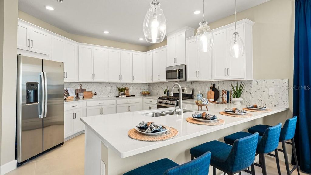 Image 10 of property listing at 755 STEEL DRIVE, Apollo Beach, FL 33572