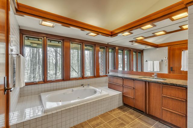 5200 Turtle Point Drive, Northfield Twp, MI 48105