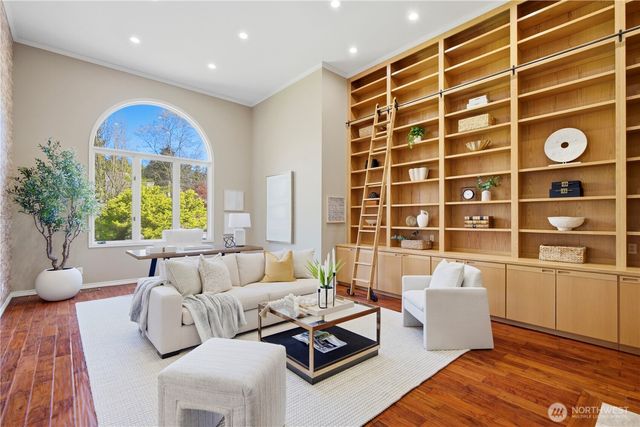 15885 SE 62nd St, Bellevue, WA 98006