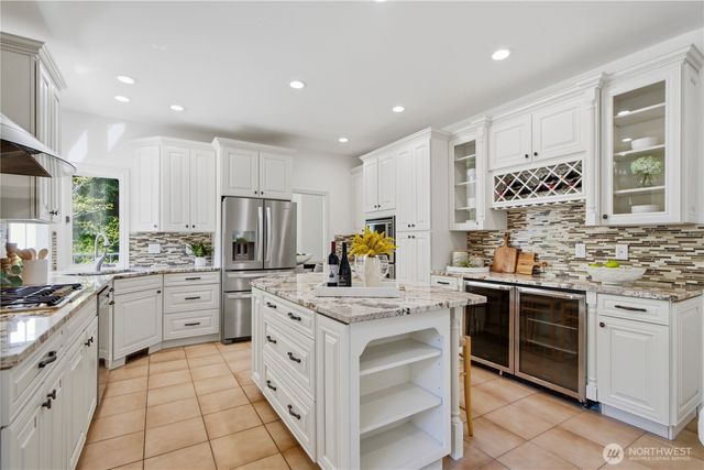 15885 SE 62nd St, Bellevue, WA 98006