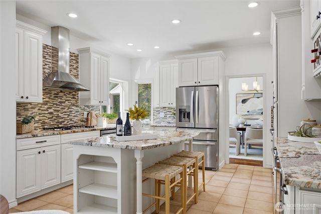 15885 SE 62nd St, Bellevue, WA 98006
