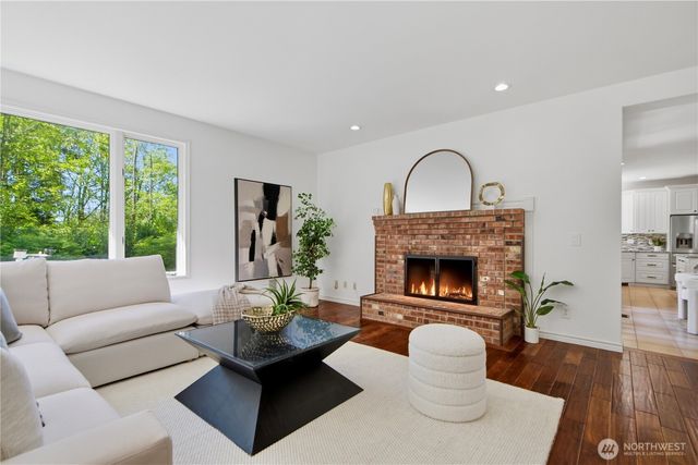 15885 SE 62nd St, Bellevue, WA 98006