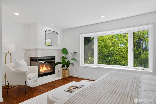 15885 SE 62nd St, Bellevue, WA 98006