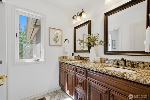 15885 SE 62nd St, Bellevue, WA 98006