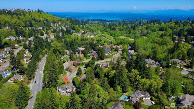 15885 SE 62nd St, Bellevue, WA 98006