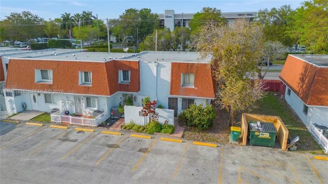 10710 NW 7th St 11B, Miami, FL 33172