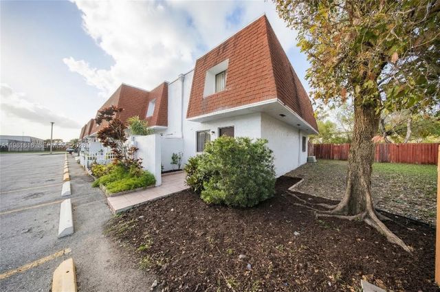 10710 NW 7th St 11B, Miami, FL 33172