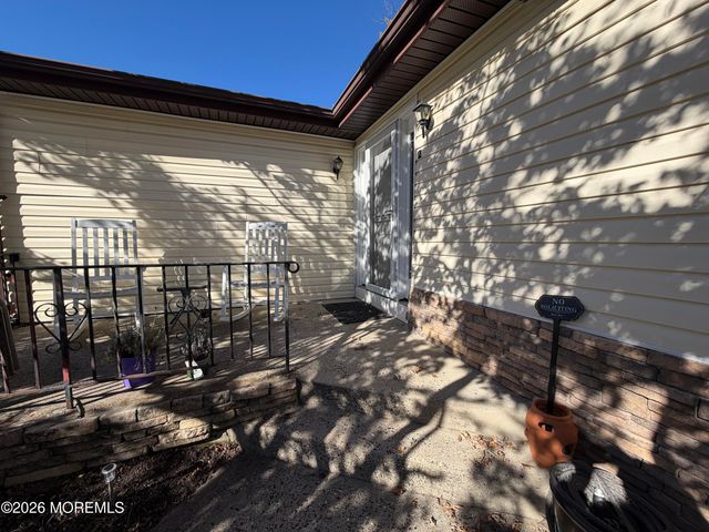 2 Knoll Terrace, Hazlet, NJ 07730