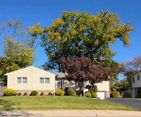 2 Knoll Terrace, Hazlet, NJ 07730