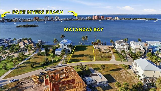 948 San Carlos DR, Fort Myers Beach, FL 33931