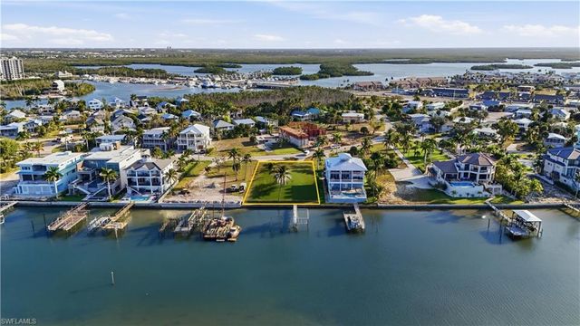 948 San Carlos DR, Fort Myers Beach, FL 33931