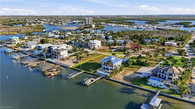 948 San Carlos DR, Fort Myers Beach, FL 33931