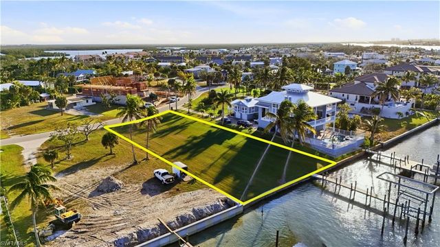 948 San Carlos DR, Fort Myers Beach, FL 33931