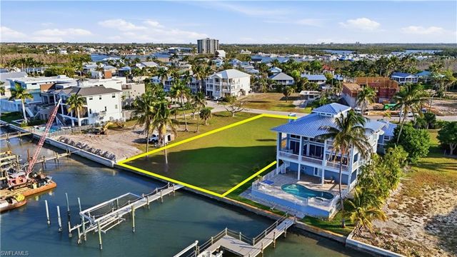 948 San Carlos DR, Fort Myers Beach, FL 33931