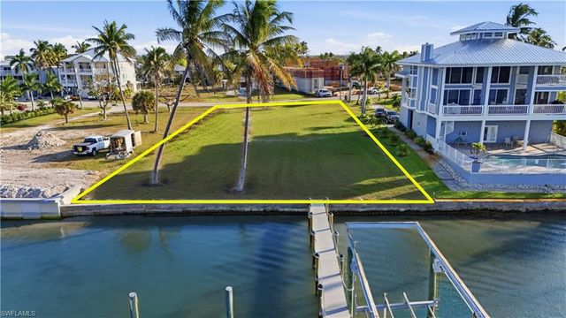 948 San Carlos DR, Fort Myers Beach, FL 33931