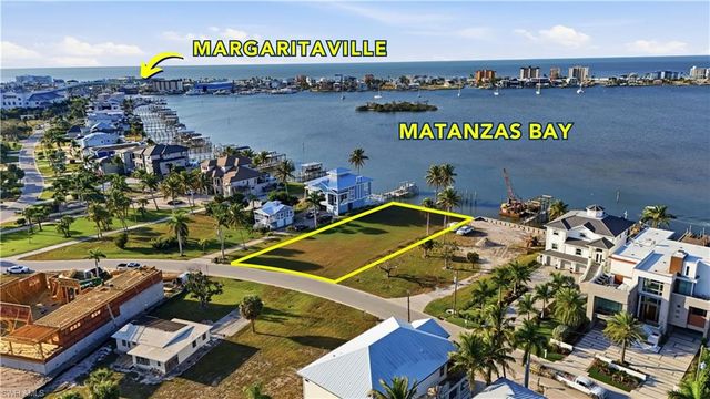 948 San Carlos DR, Fort Myers Beach, FL 33931