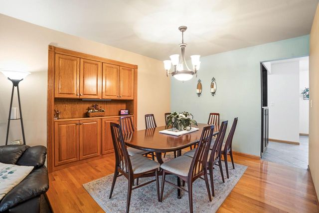 S83W27570 Beaver TRAIL, Mukwonago, WI 53149