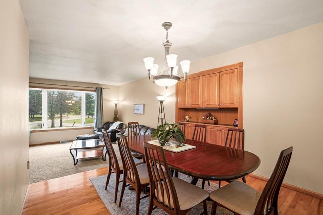 S83W27570 Beaver TRAIL, Mukwonago, WI 53149