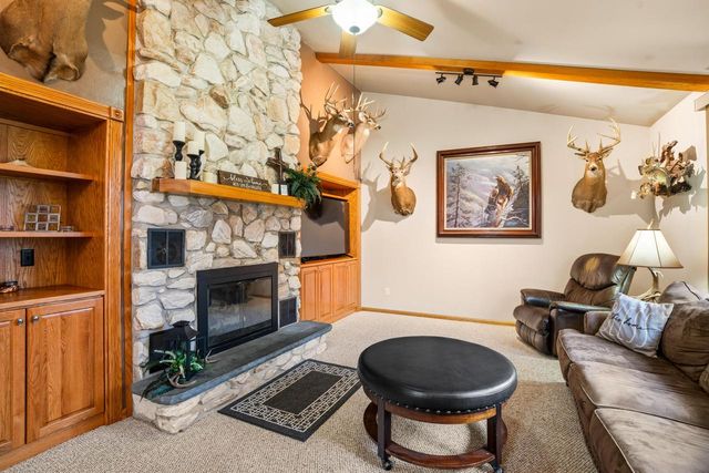 S83W27570 Beaver TRAIL, Mukwonago, WI 53149