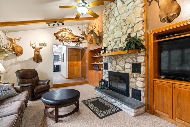 S83W27570 Beaver TRAIL, Mukwonago, WI 53149