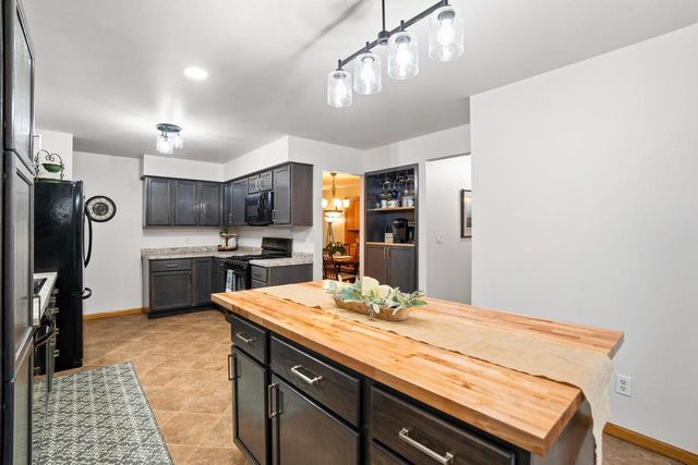 S83W27570 Beaver TRAIL, Mukwonago, WI 53149