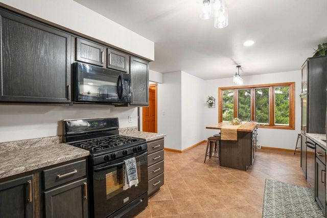 S83W27570 Beaver TRAIL, Mukwonago, WI 53149