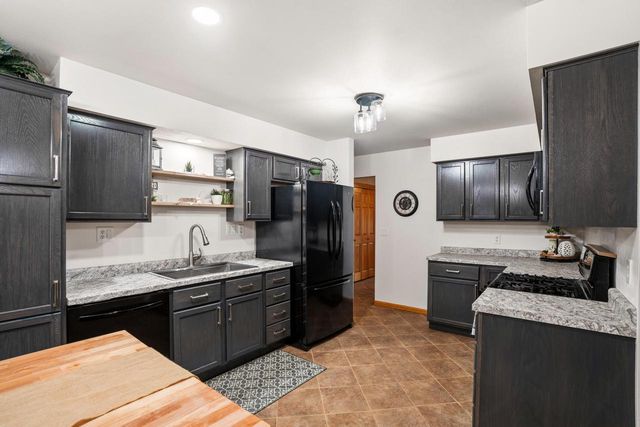 S83W27570 Beaver TRAIL, Mukwonago, WI 53149