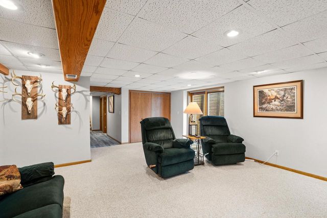 S83W27570 Beaver TRAIL, Mukwonago, WI 53149