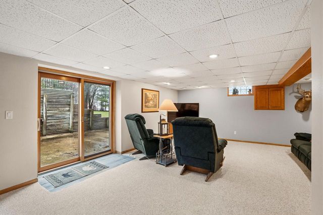 S83W27570 Beaver TRAIL, Mukwonago, WI 53149