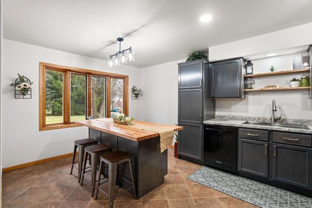 S83W27570 Beaver TRAIL, Mukwonago, WI 53149