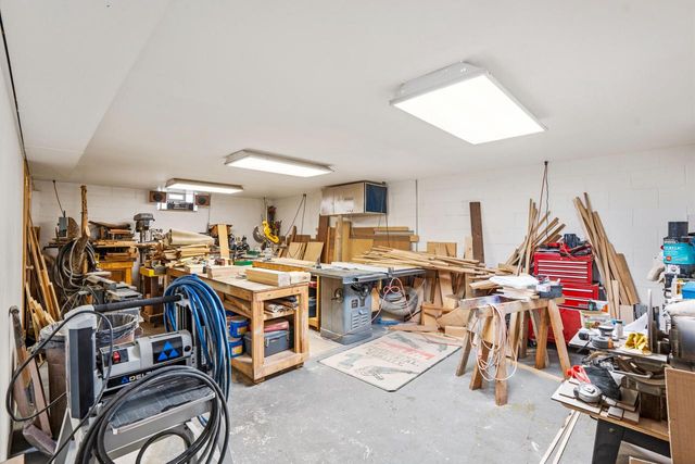 S83W27570 Beaver TRAIL, Mukwonago, WI 53149