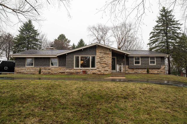 S83W27570 Beaver TRAIL, Mukwonago, WI 53149