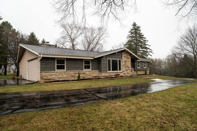 S83W27570 Beaver TRAIL, Mukwonago, WI 53149