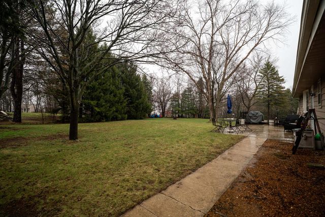 S83W27570 Beaver TRAIL, Mukwonago, WI 53149