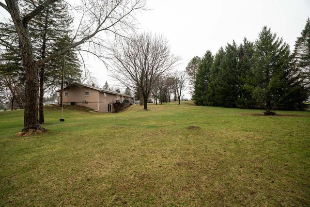 S83W27570 Beaver TRAIL, Mukwonago, WI 53149