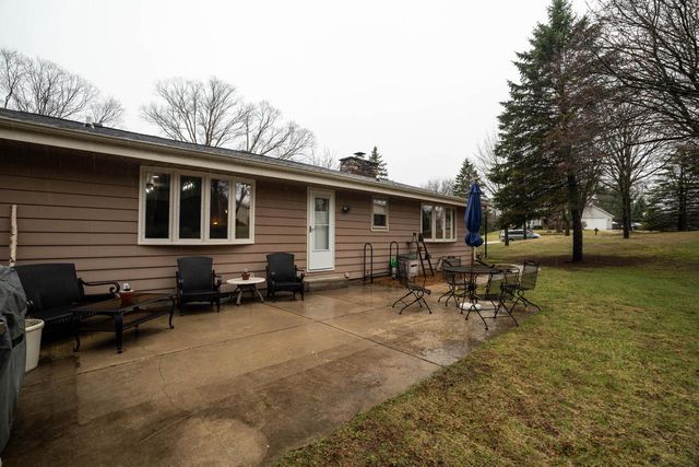 S83W27570 Beaver TRAIL, Mukwonago, WI 53149