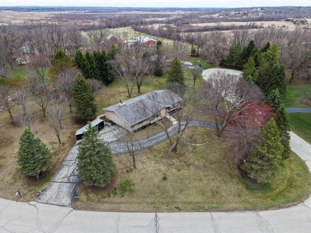 S83W27570 Beaver TRAIL, Mukwonago, WI 53149