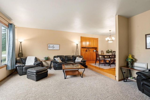 S83W27570 Beaver TRAIL, Mukwonago, WI 53149