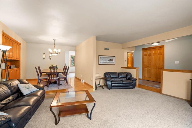 S83W27570 Beaver TRAIL, Mukwonago, WI 53149