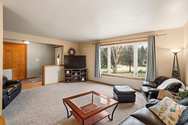 S83W27570 Beaver TRAIL, Mukwonago, WI 53149