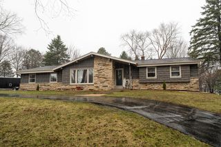 S83W27570 Beaver TRAIL, Mukwonago, WI 53149