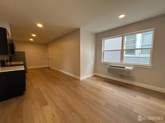 213 French Street 6, New Brunswick, NJ 08901