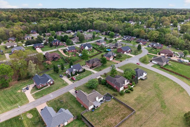 4005 Summit Dr, Greenbrier, TN 37073