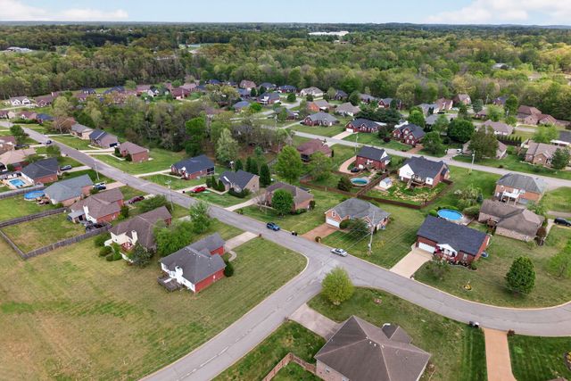 4005 Summit Dr, Greenbrier, TN 37073