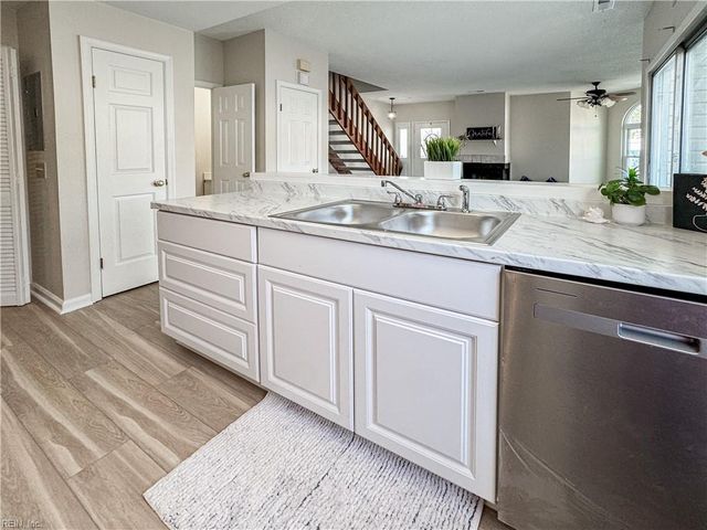 3659 Essex Pond QUAY, Virginia Beach, VA 23462