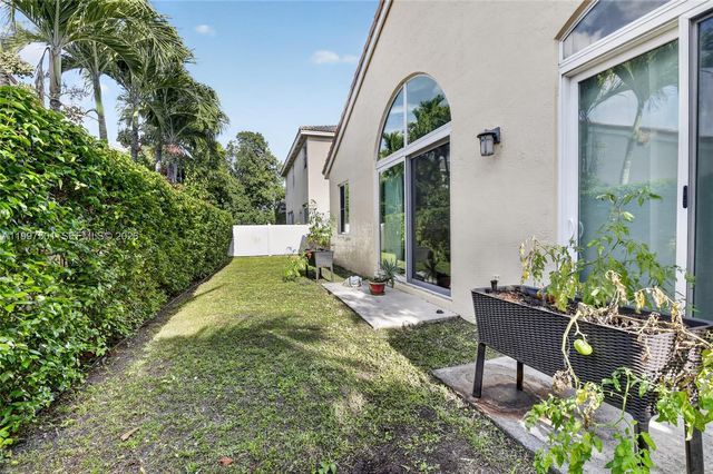 16307 NW 17th Ct, Pembroke Pines, FL 33028