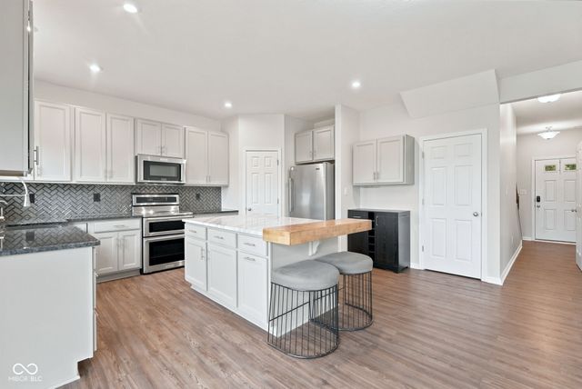 9802 Violet Circle, Indianapolis, IN 46239